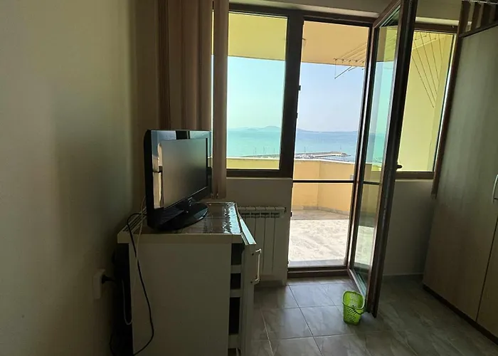 за гости денкови Бургас